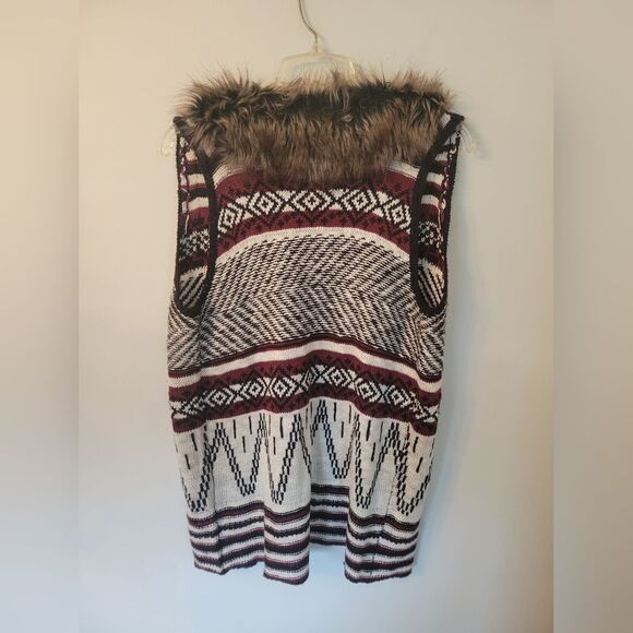 Matrices Aztec print knit vest with faux fur collar size M - Picture 2 of 4